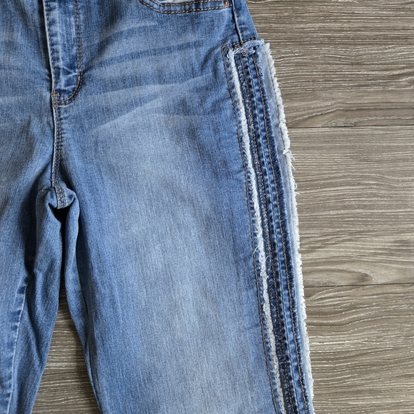 🌟Price Drop 🌟 Blue Straight Leg Jeans with Frayed Detail - Picture 3 of 5